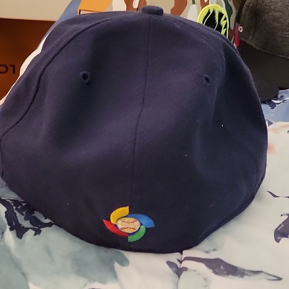 Fitted hat - Picture 3 of 3